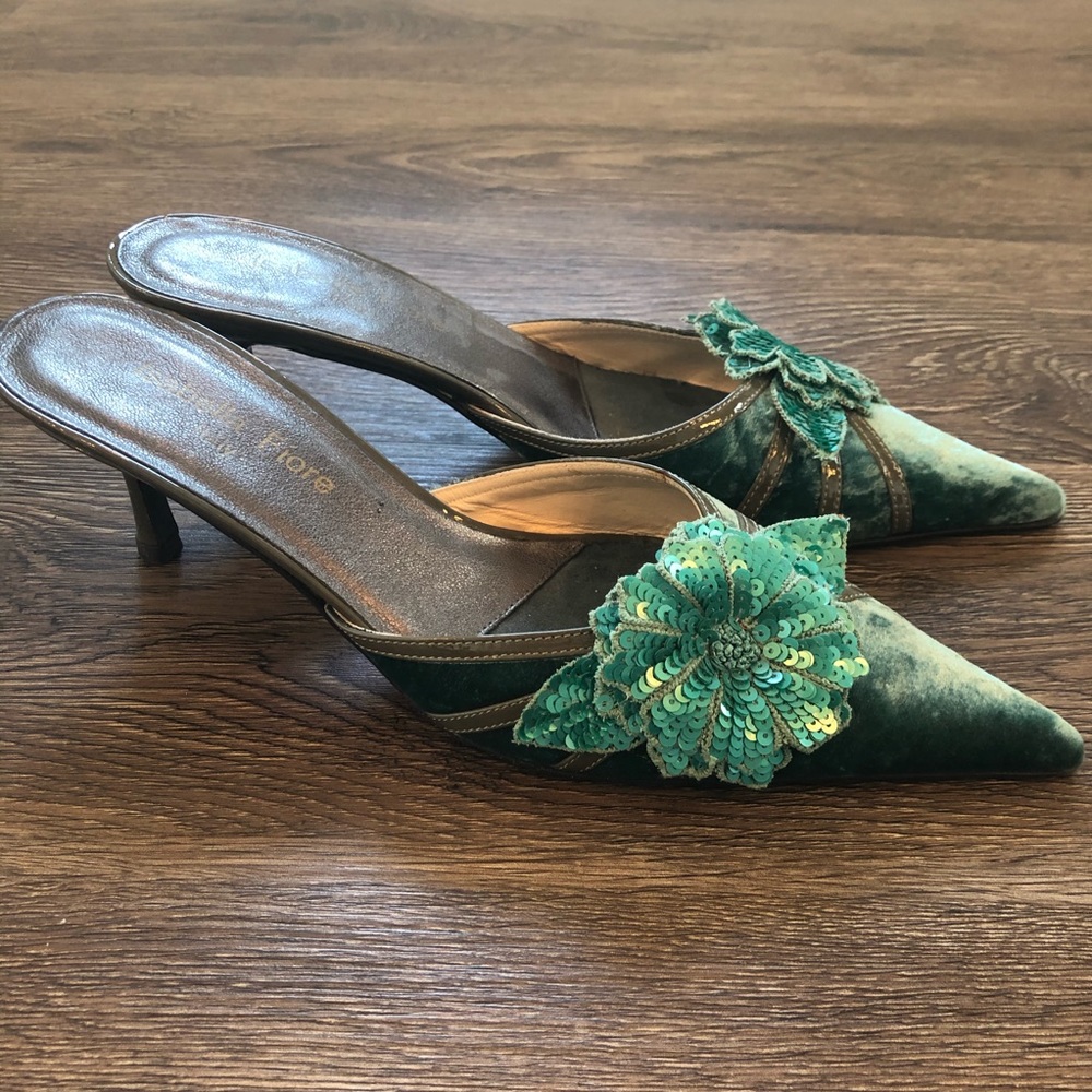 Isabel Fiore Embellished Floral Pump